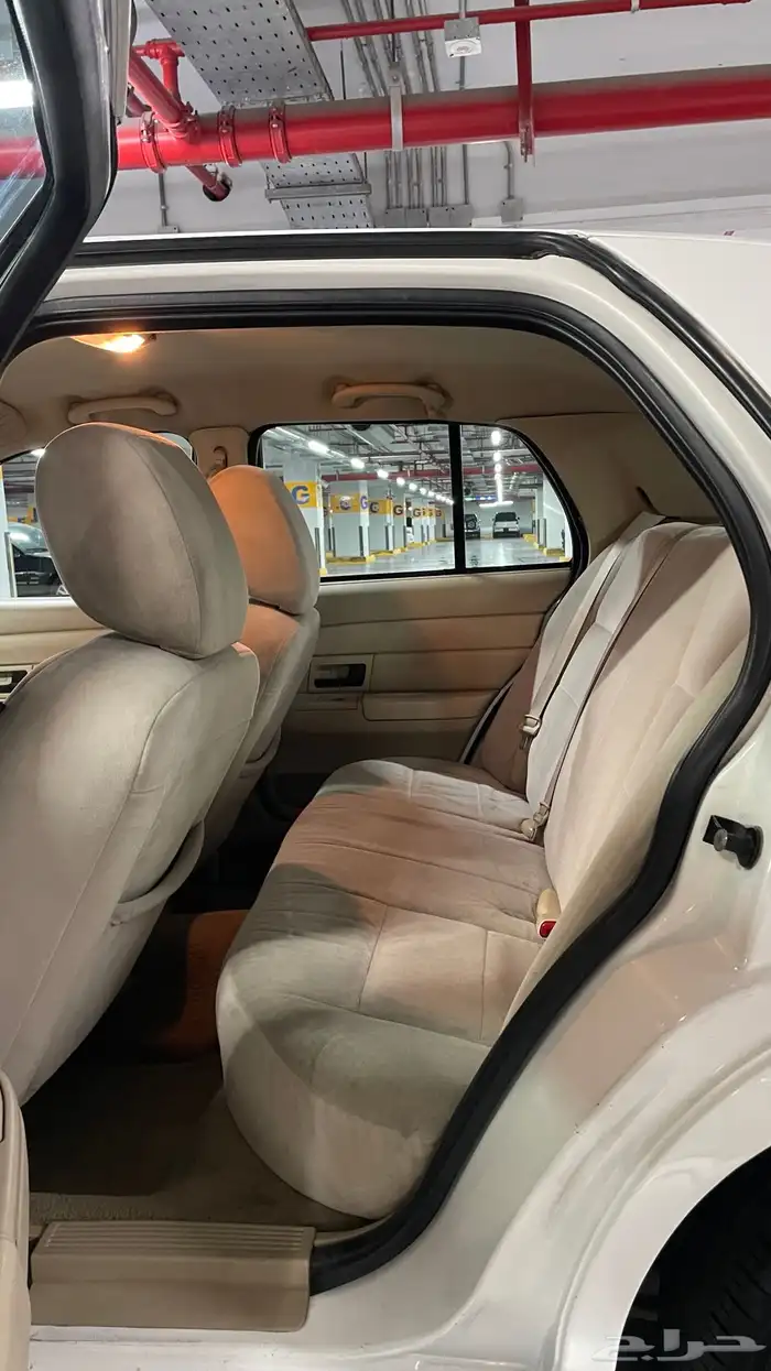 فورد كروان فكتوريا 15