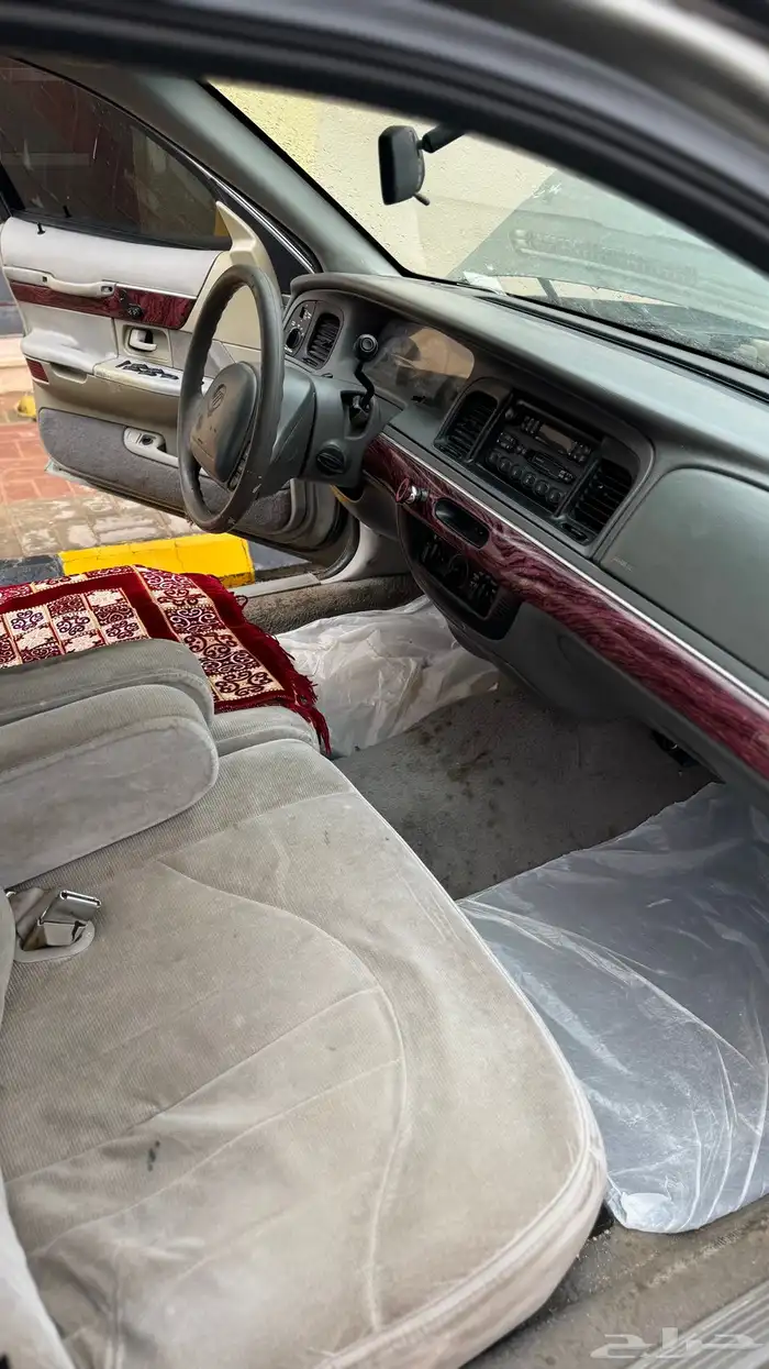 للبيع فورد ماركيز موديل 2000السياره كما موضحه لكم في الصوره 3