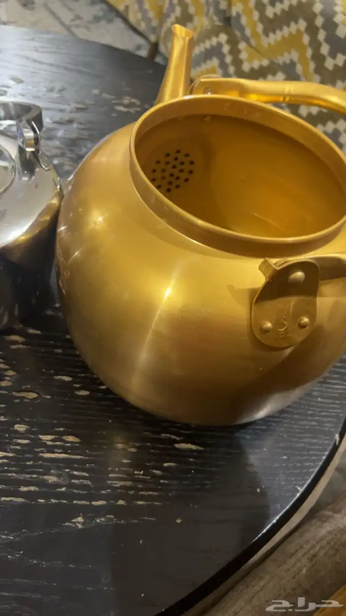 اواني للبيع بسبب النقل فيه دلال وبراريد كلها السيف 3