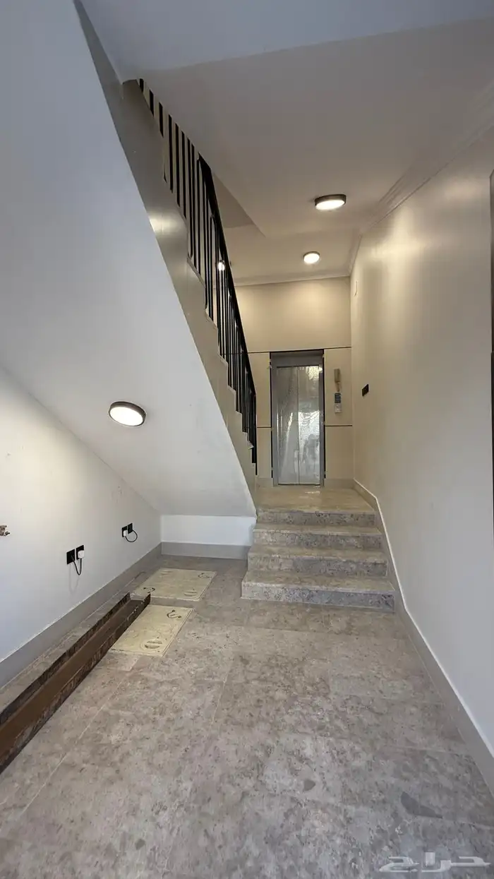 للبيع شقق ارضيه وعلويه بحى حسام خميس مشيط 5