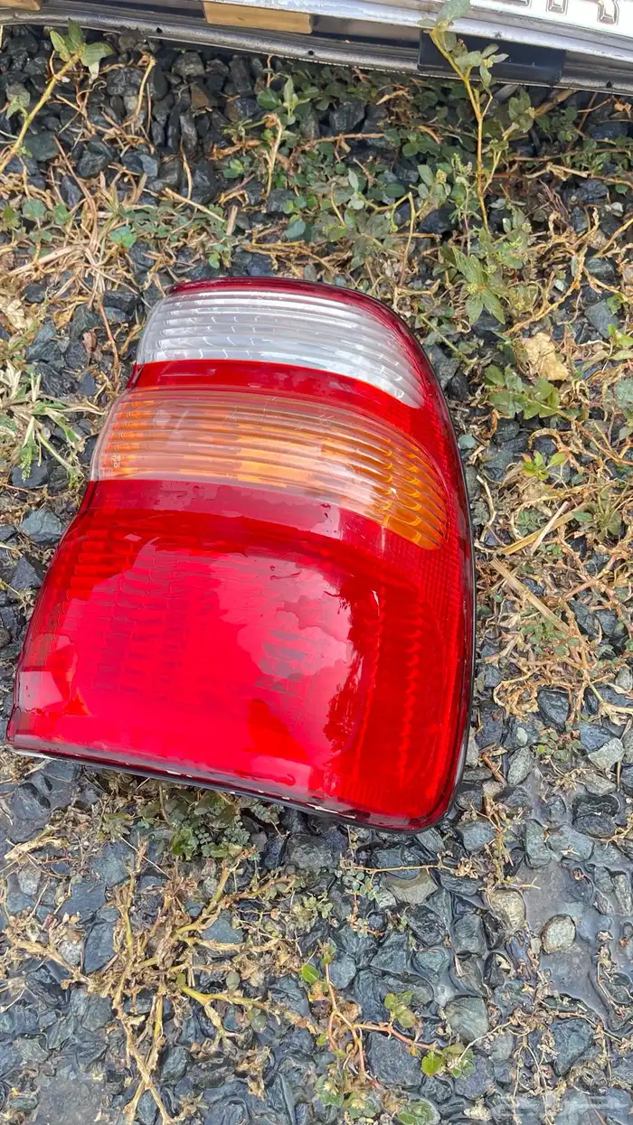 باب خلفي صالون 2002 واركان اسطبات 2