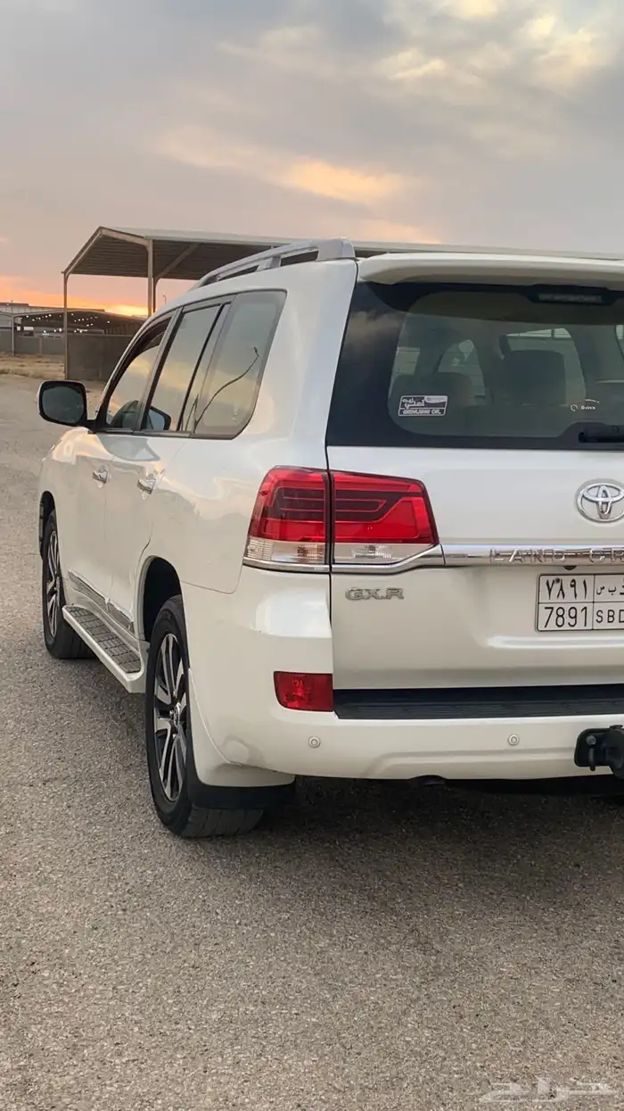 لاندكروزر GXR 2017 رقم 3 ممشى ((290)) الف ديزل 5