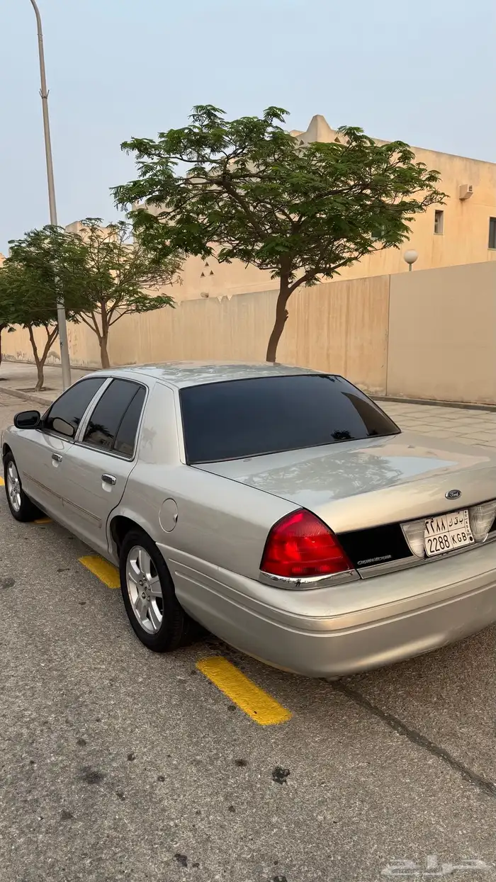 فورد فكتوريا 2011 1