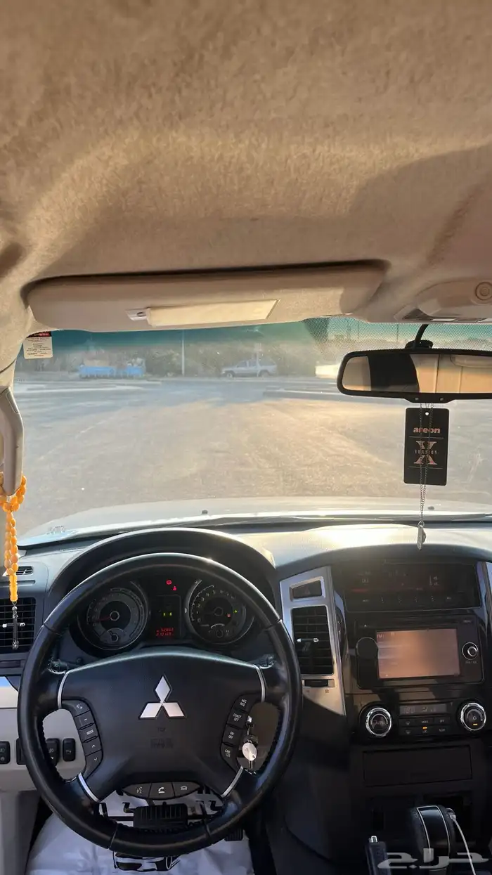 للبيع باجيرو 2017 نص فل نظيف اللون لولي 11