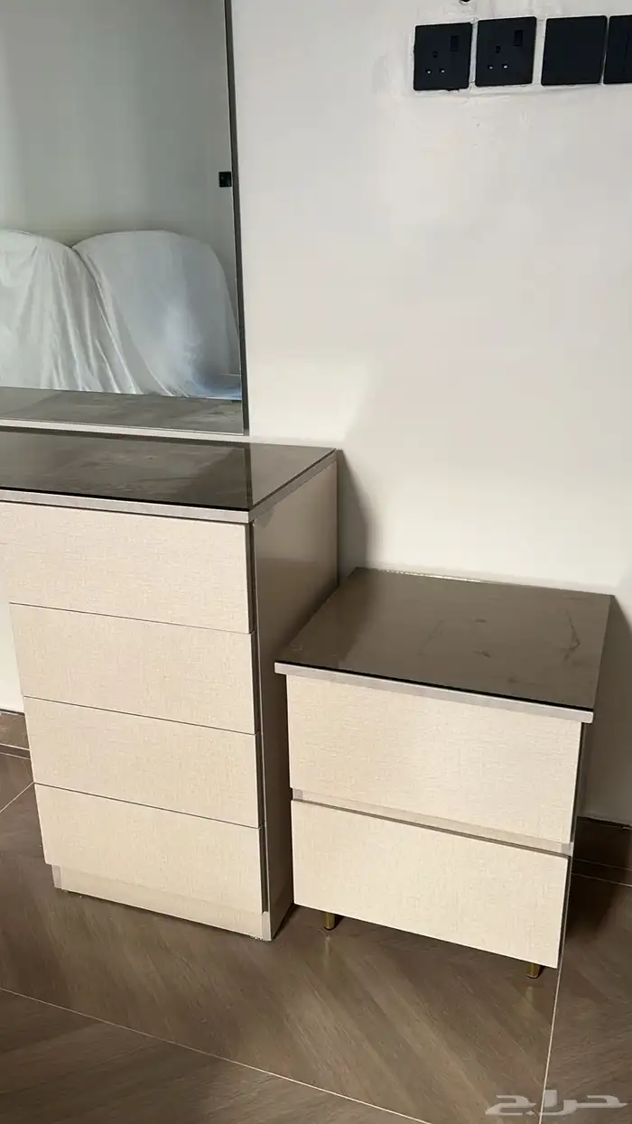 تسريحة بمرايتها وكومدينة وكرسي 4