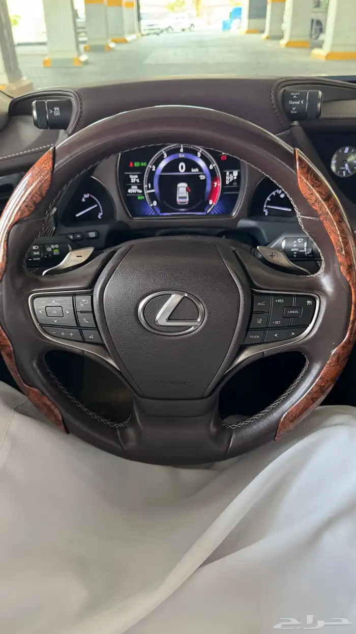 لكزس LS350 23