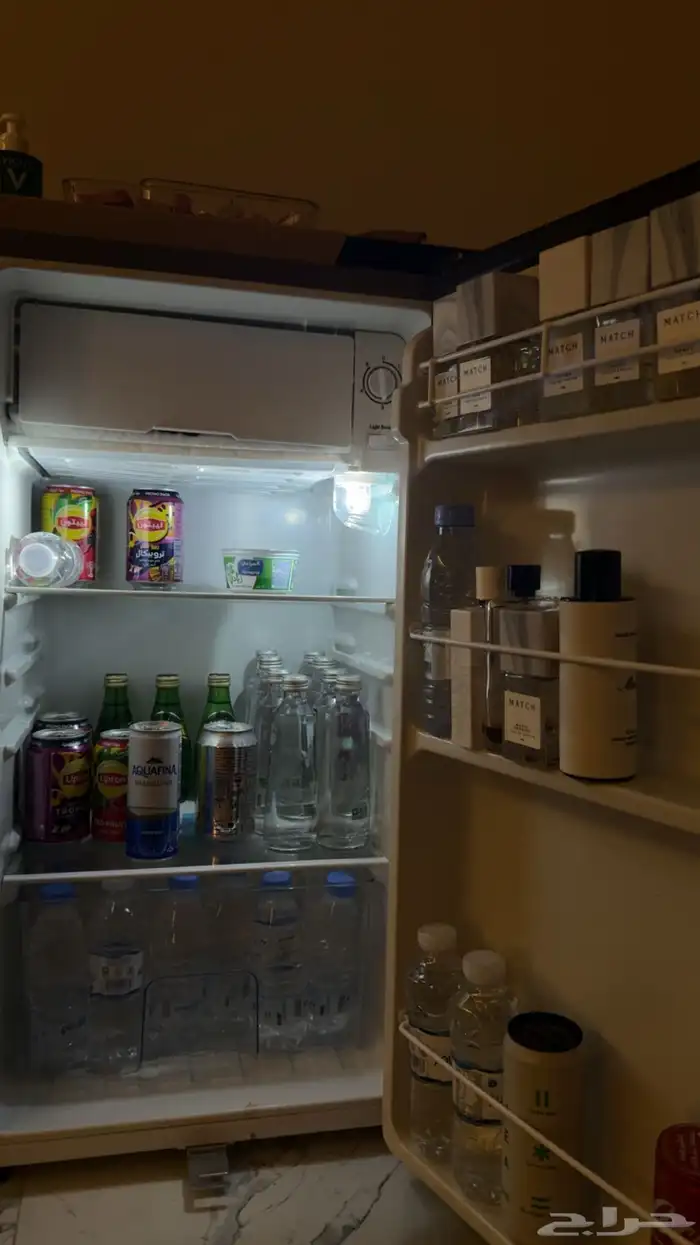 ثلاجه متوسطه الحجم تصلح للغرف او الديوانيات 1