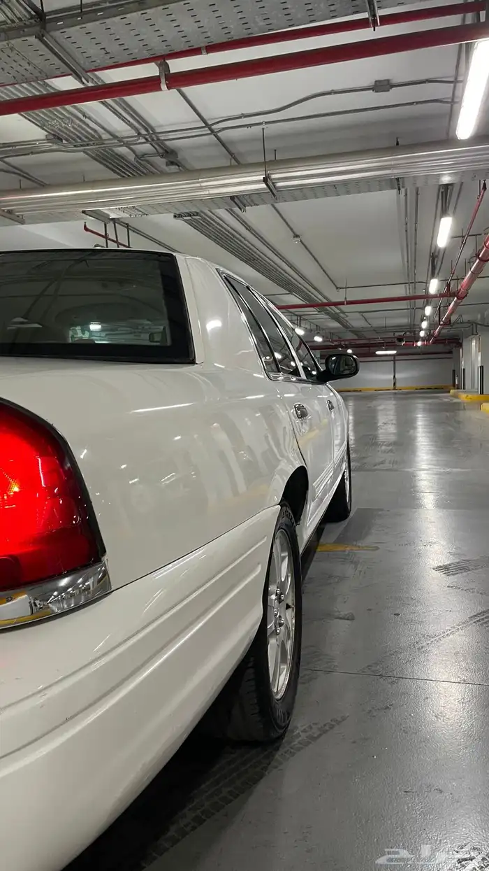 فورد كروان فكتوريا 9