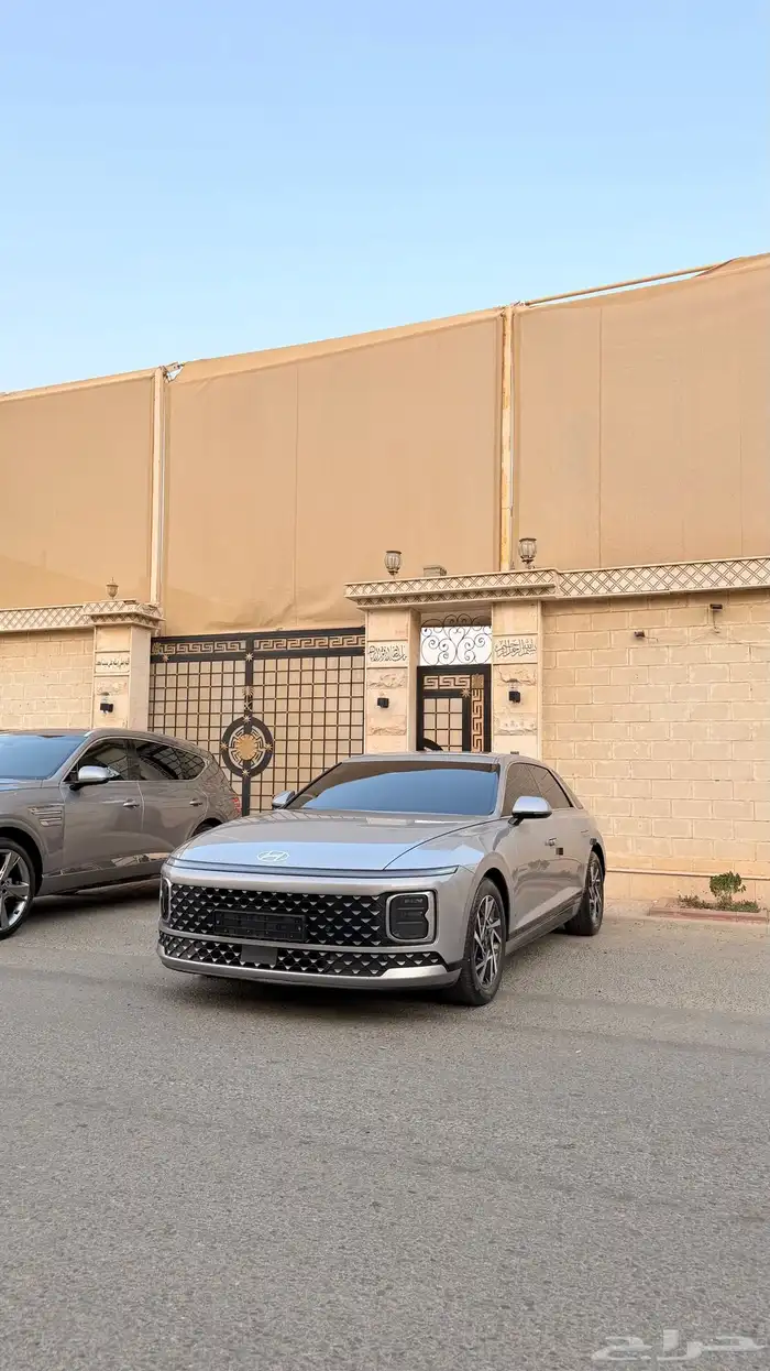 ازيرا 2023 ( بنزين 6V ) بحالة الوكالة 1