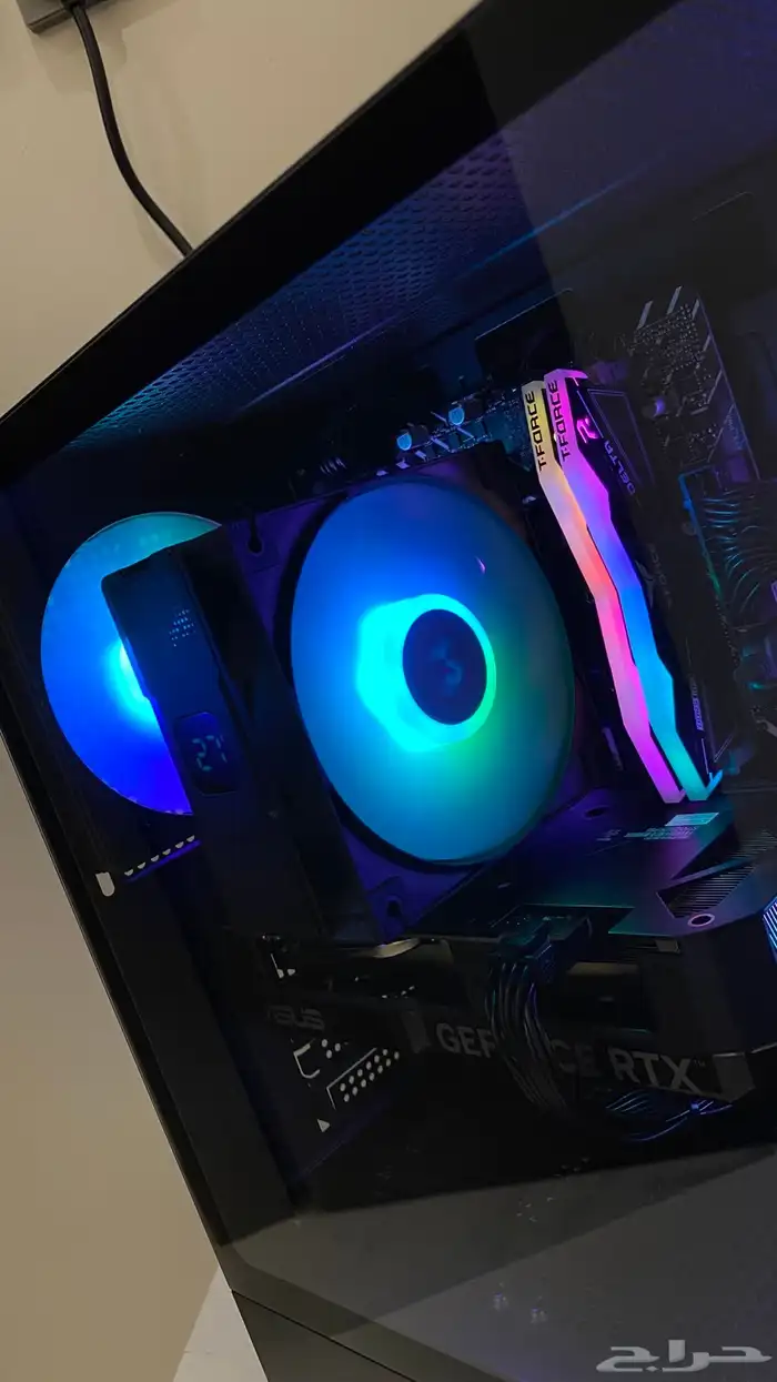 للبيع كمبيوتر العاب قوي 4