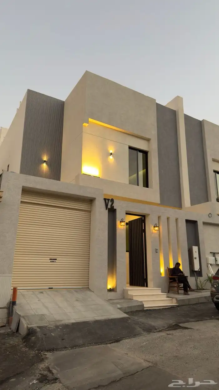 فلل للبيع الحلقه الشرقيه بمساحات غرف واسعه 0