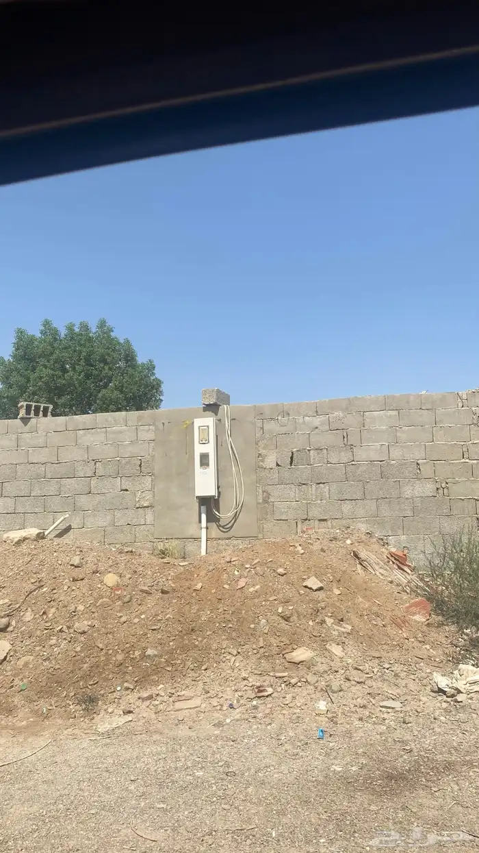 للإيجار حوش مساحه 1200متر عداد كهرب مستقل وغرفه صغير 3x3 3