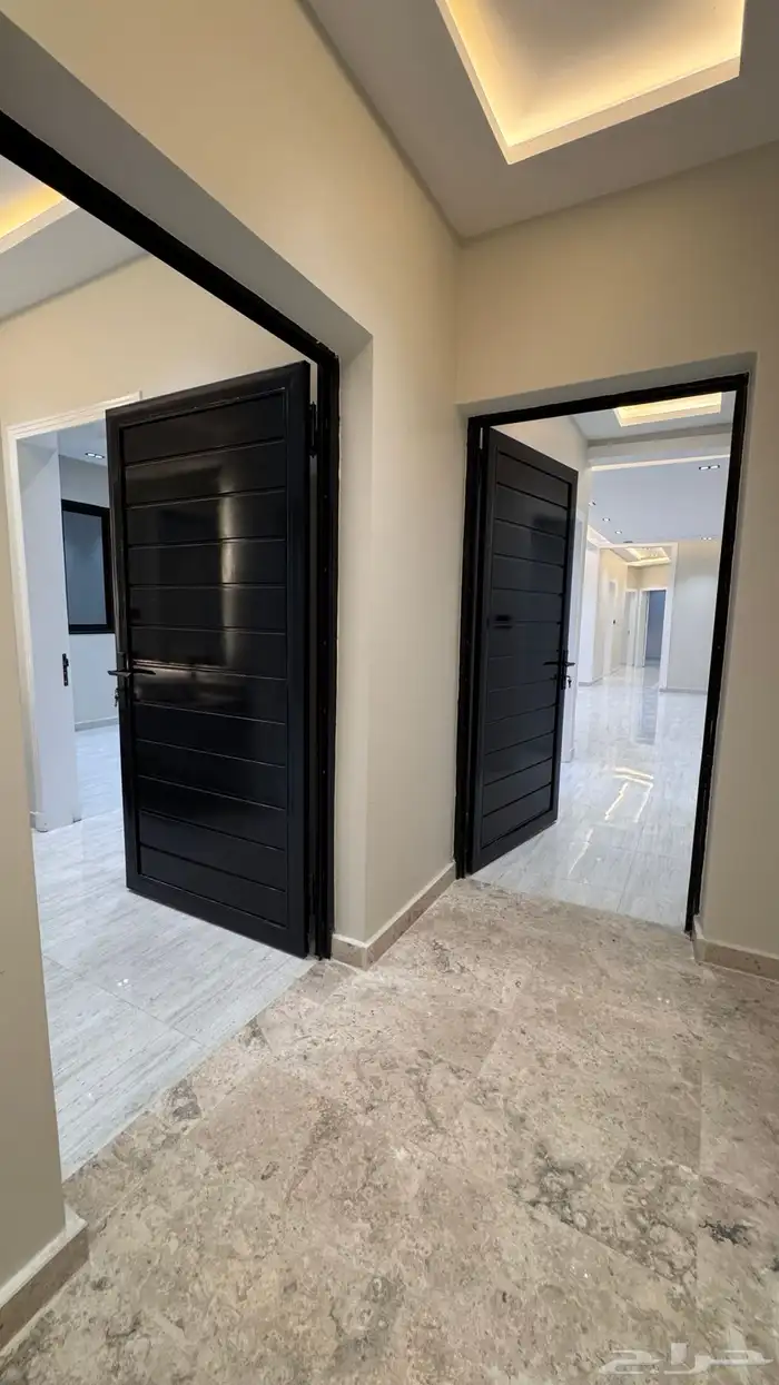 للبيع روف علوى 9 غرف مقابل نادي ضمك طريق ابها الخميس 6