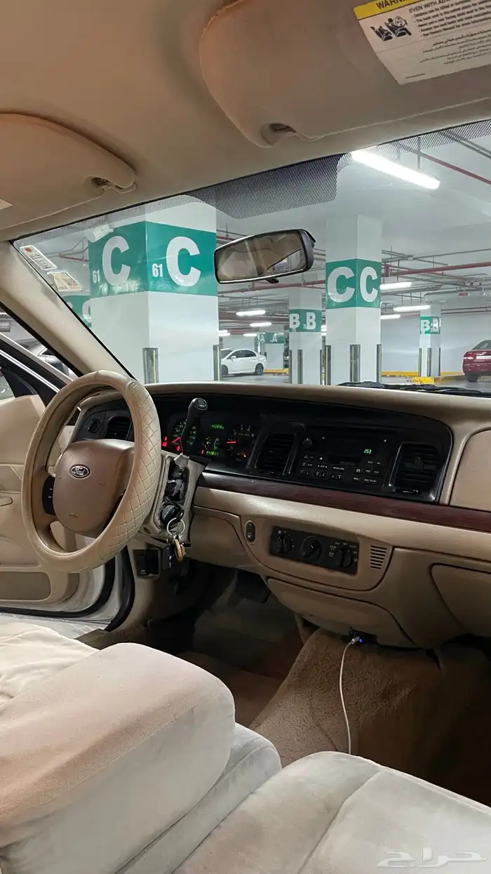 فورد كروان فكتوريا 13