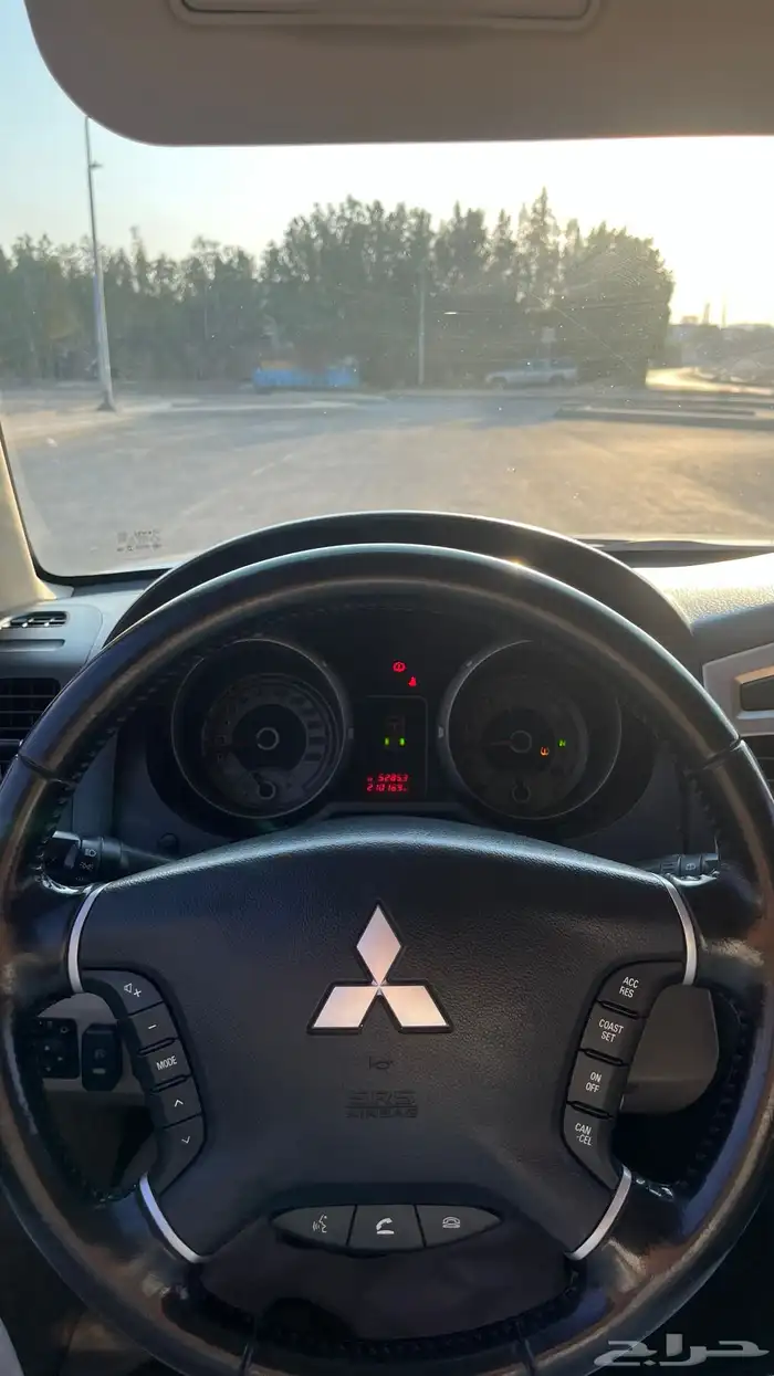 للبيع باجيرو 2017 نص فل نظيف اللون لولي 15