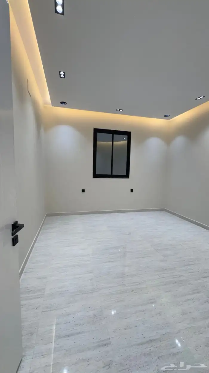 للبيع روف علوى 9 غرف مقابل نادي ضمك طريق ابها الخميس 17