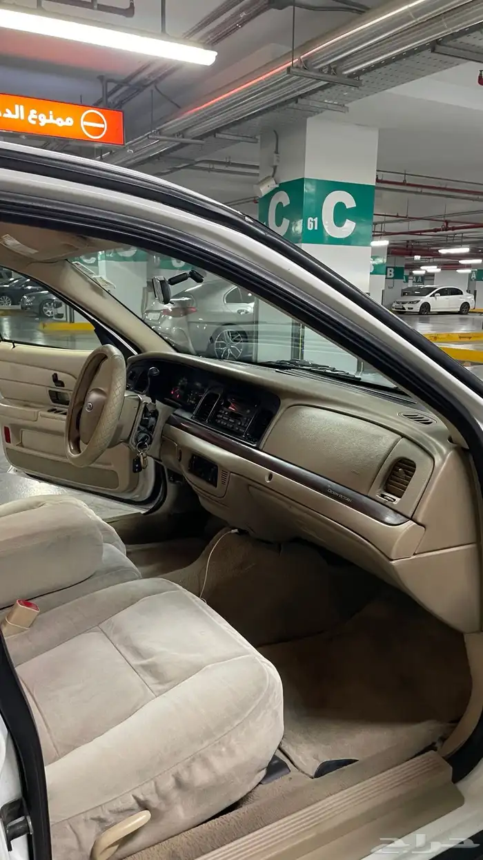 فورد كروان فكتوريا 16