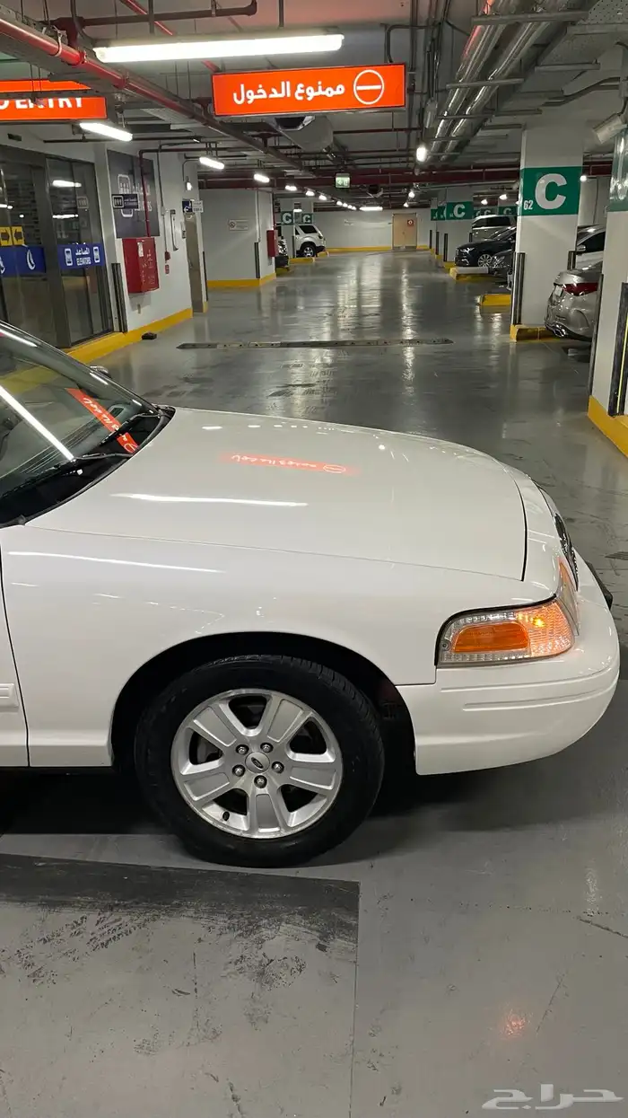 فورد كروان فكتوريا 10