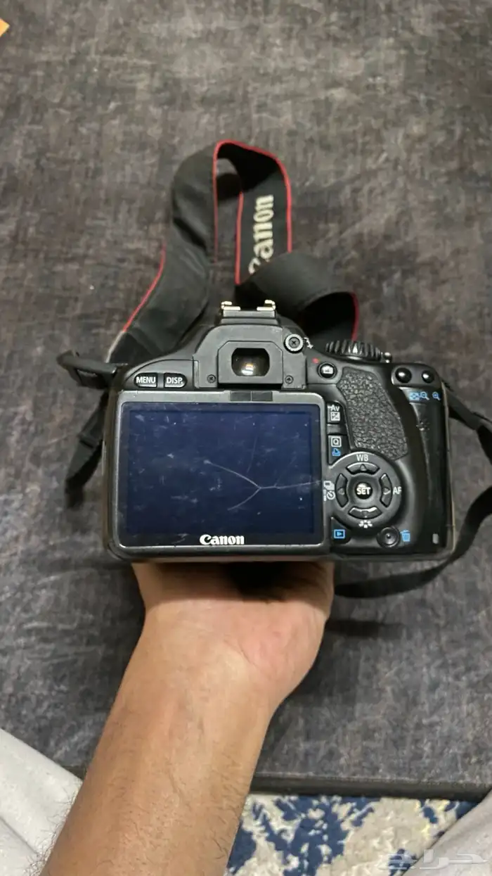 كاميرا Canon 550D مع عدسة زوم 200 3