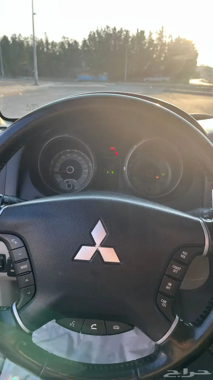 للبيع باجيرو 2017 نص فل نظيف اللون لولي 13