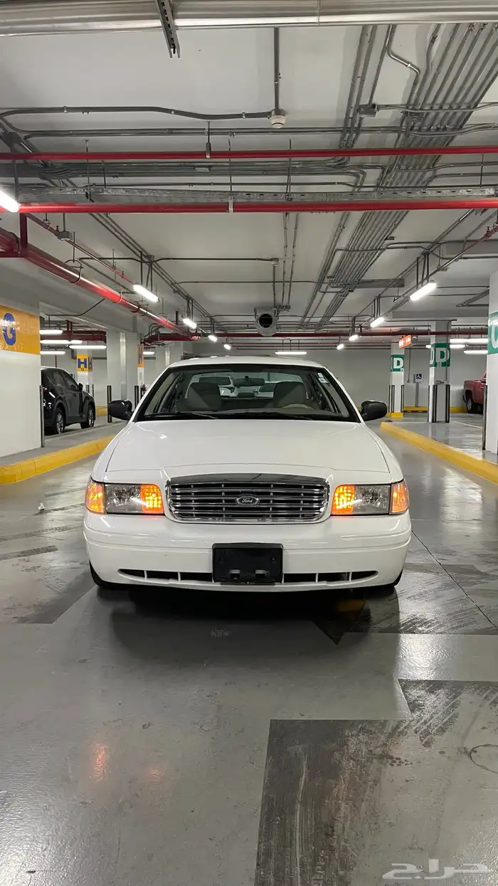 فورد كروان فكتوريا 4