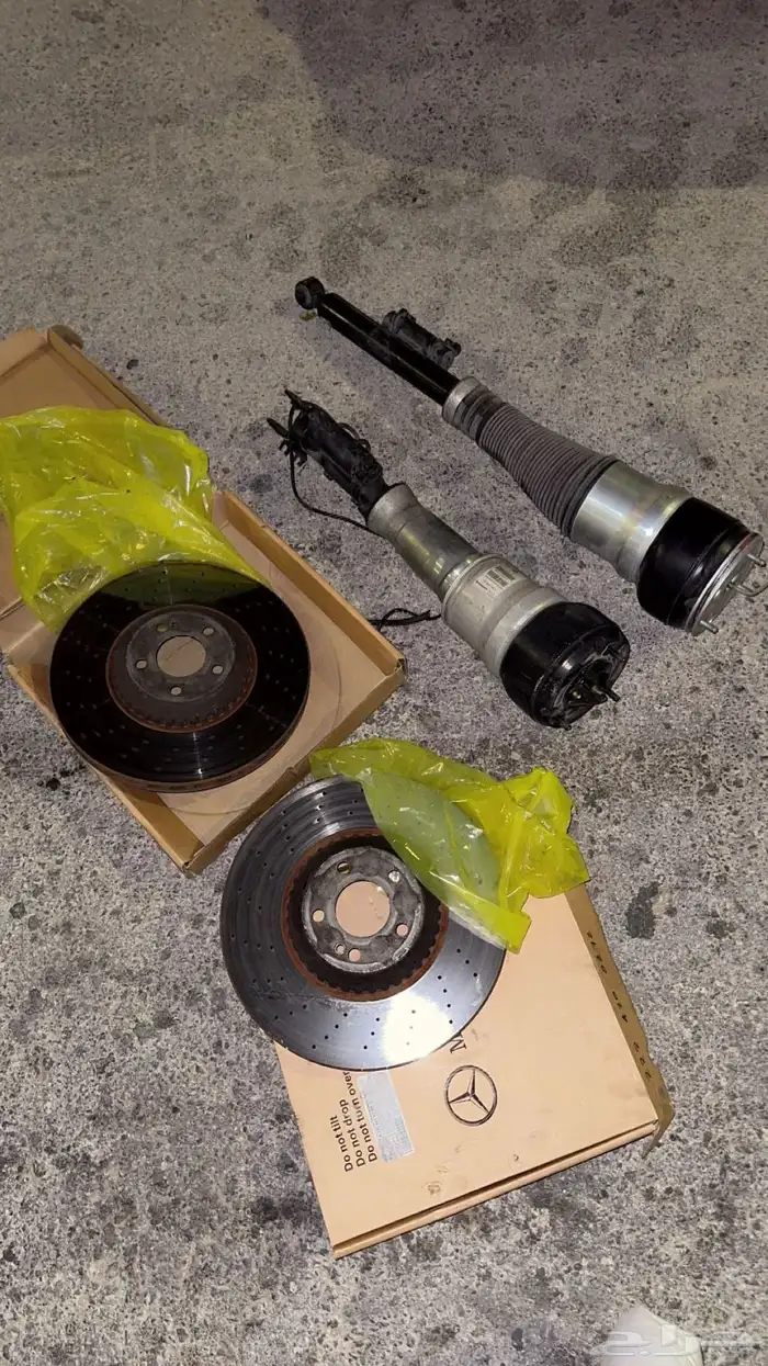 للبيع مساعدات خلفي وامامي. وهبات امامي حق مرسدس S500 0