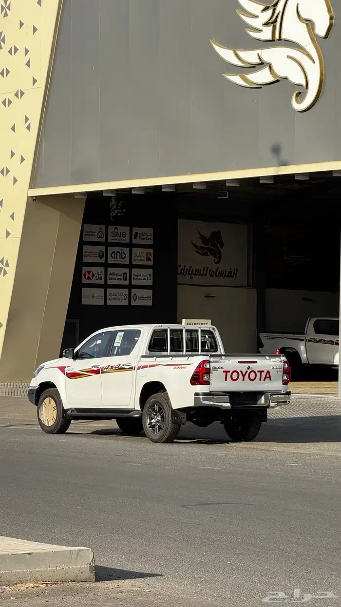 تويوتا هايلكس غمارتين GLX S دبل تماتيك مفتاح 2025 - 125.000 1