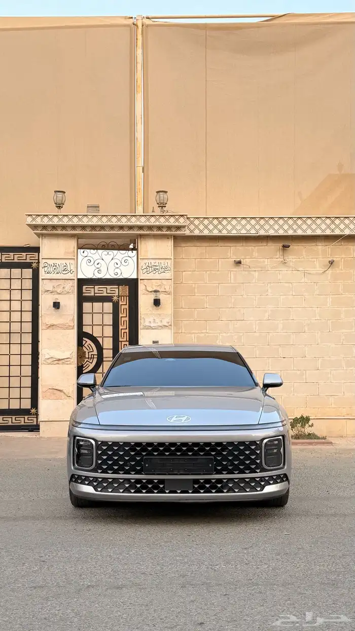 ازيرا 2023 ( بنزين 6V ) بحالة الوكالة 2