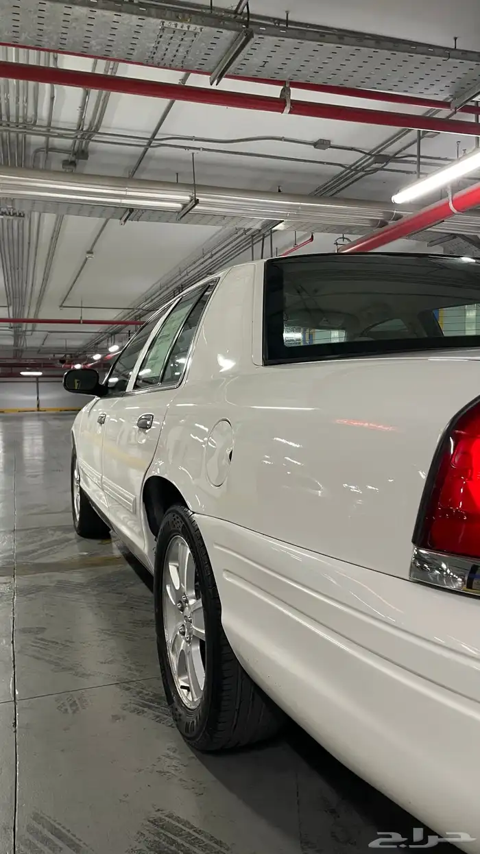 فورد كروان فكتوريا 8