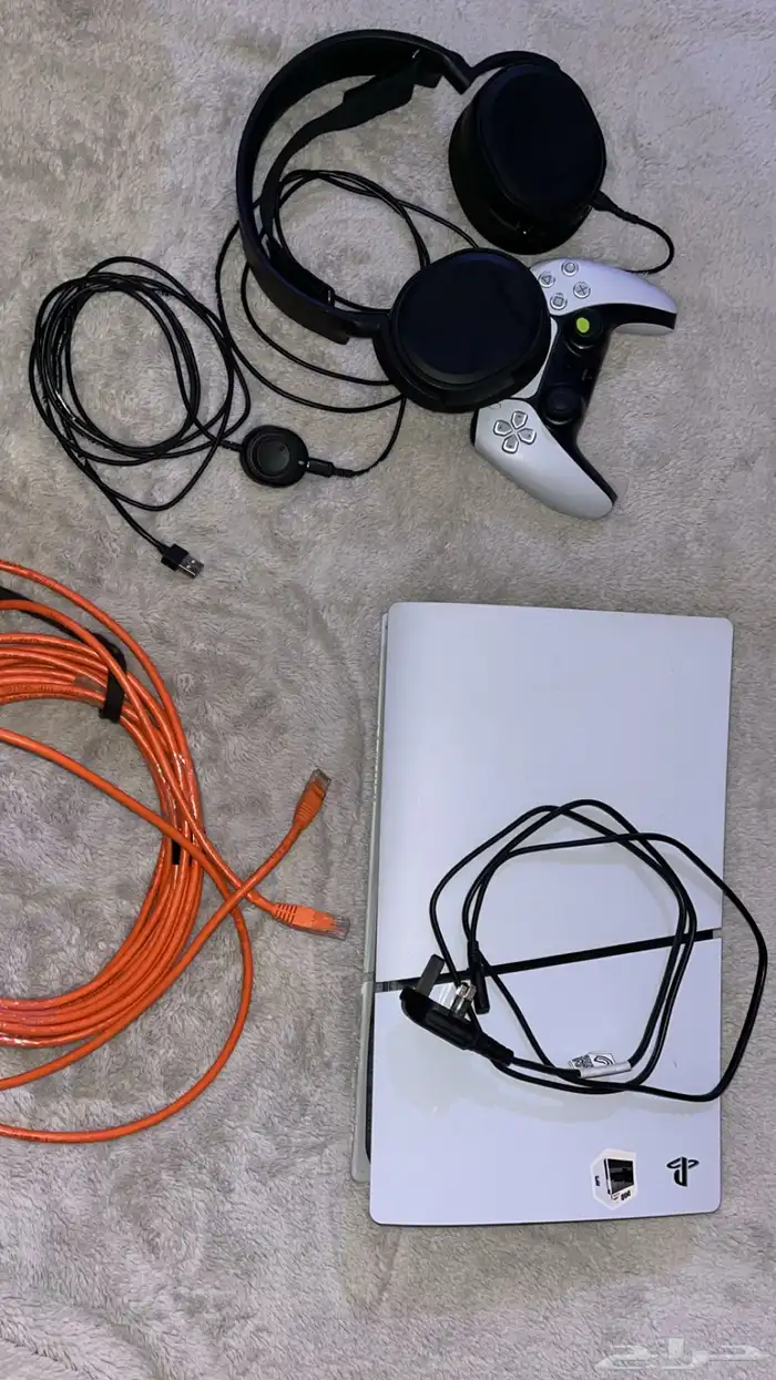 بلايستيشن سوني 5 سلي م مع يد وسماعة Steelseries اصليات 0