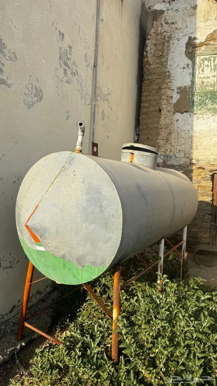 خزان مياه نظيف جدا  من الداخل 1