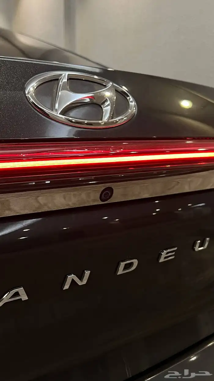 ازيرا 2020 ( بنزين 4V ) فل اوبشن بحالة الوكالة طبلون ديجيتال 7