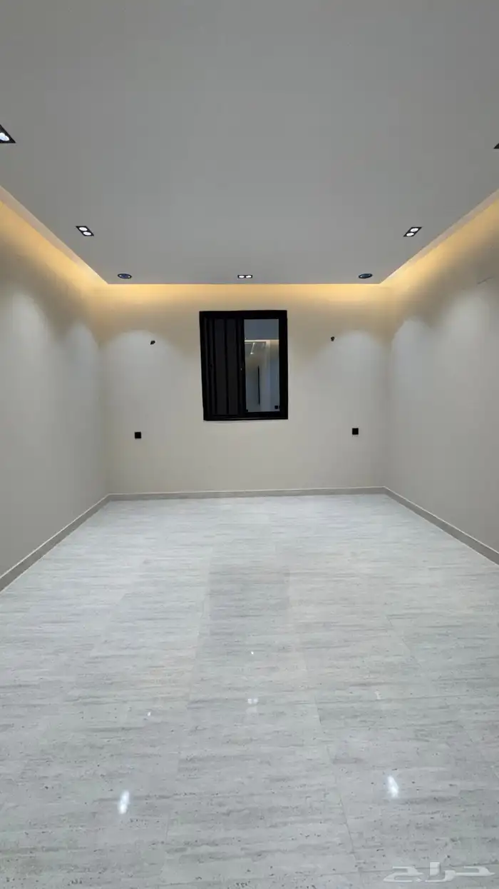 للبيع روف علوى 9 غرف مقابل نادي ضمك طريق ابها الخميس 13