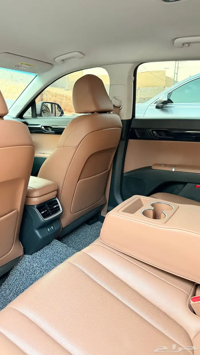 ازيرا 2023 ( بنزين 6V ) بحالة الوكالة 17