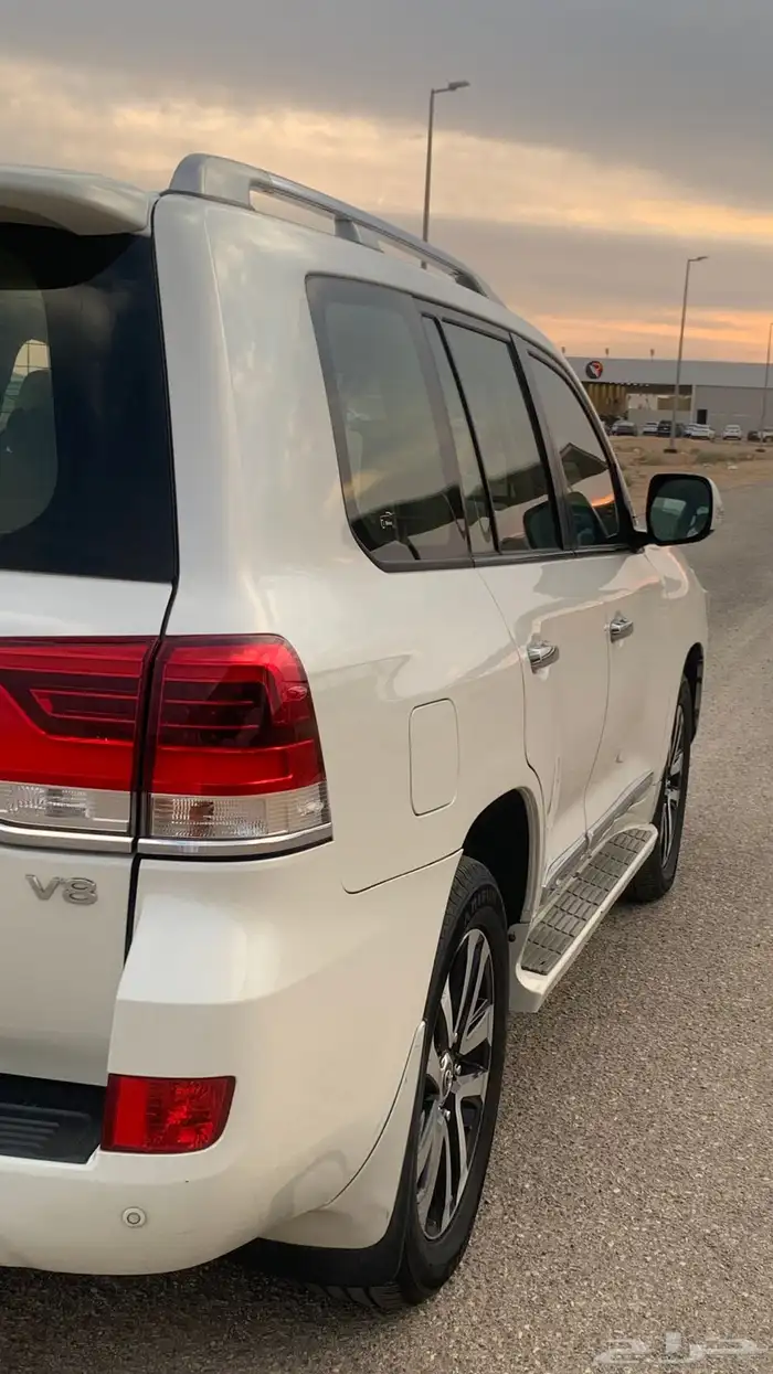 لاندكروزر GXR 2017 رقم 3 ممشى ((290)) الف ديزل 4