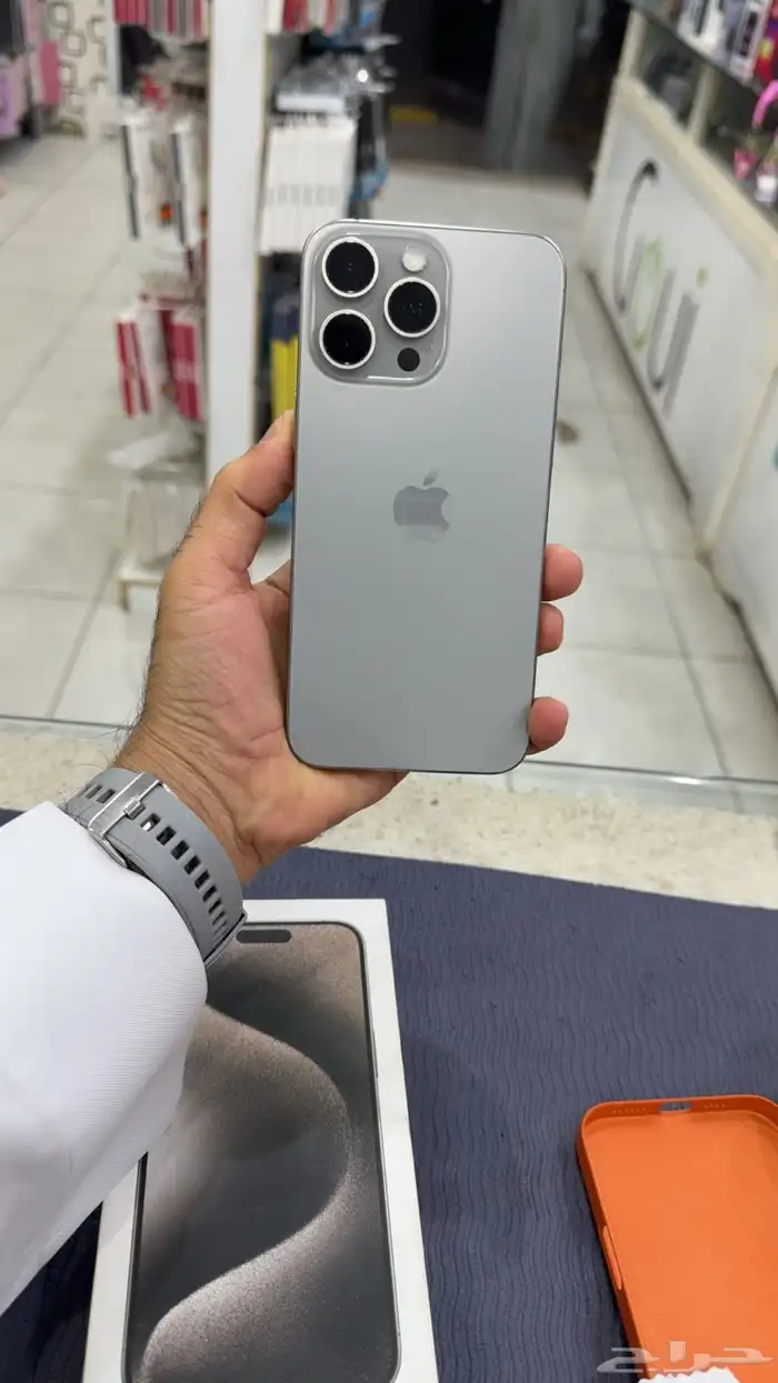 إيفون 15 بروماكس مستخدم 2