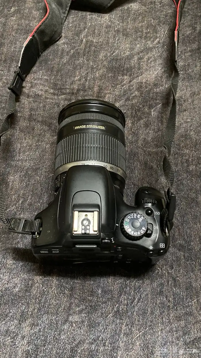 كاميرا Canon 550D مع عدسة زوم 200 5