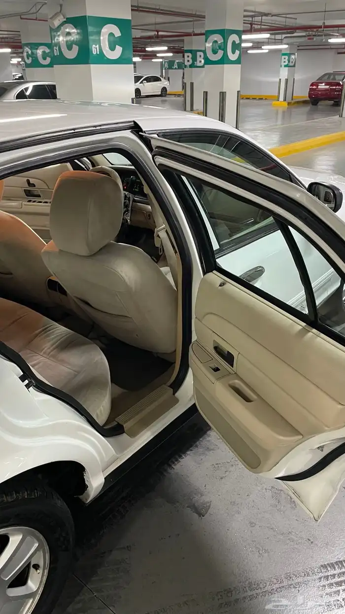 فورد كروان فكتوريا 14