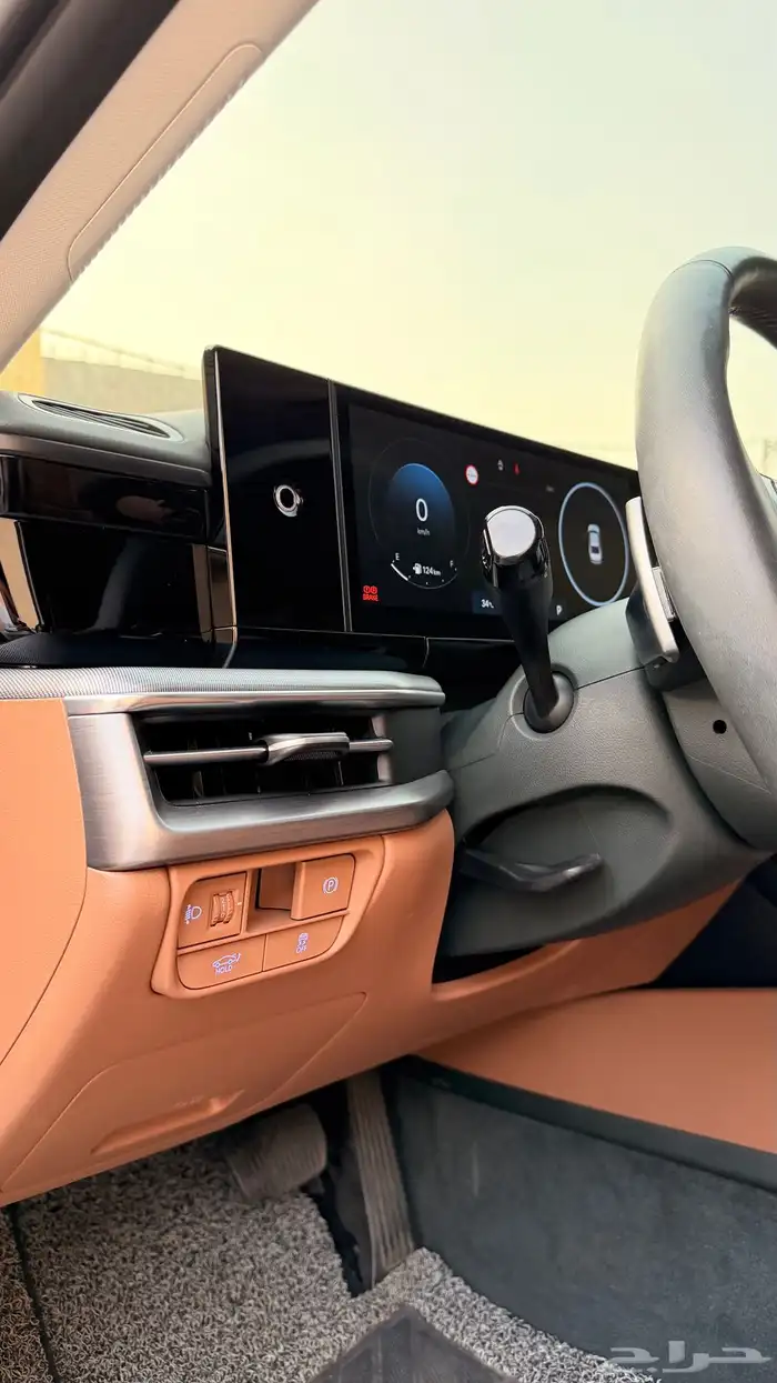 ازيرا 2023 ( بنزين 6V ) بحالة الوكالة 9