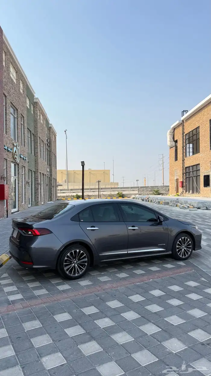 للبيع كورولا 2025 فل كامل - مكينه 2.0 0