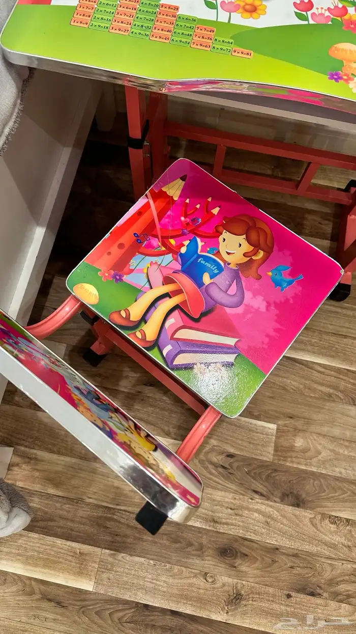 للبيع طاوله اطفال نضيفه سبب البيع مااحتاجها 2