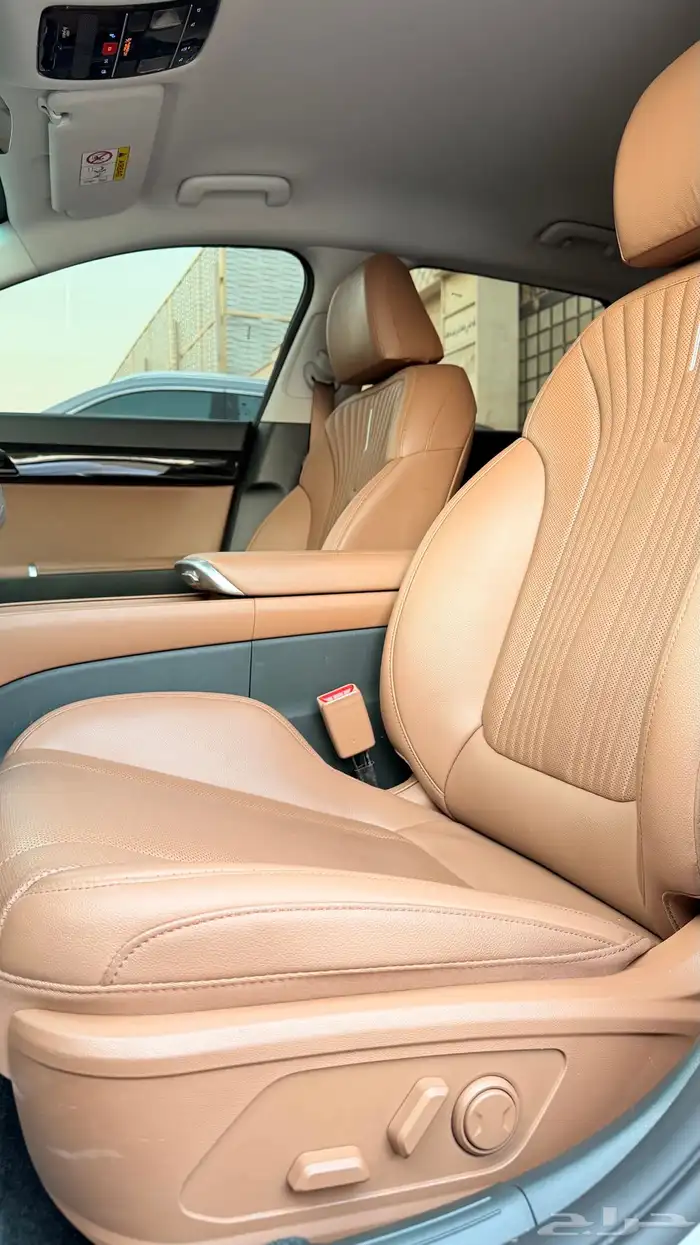 ازيرا 2023 ( بنزين 6V ) بحالة الوكالة 8