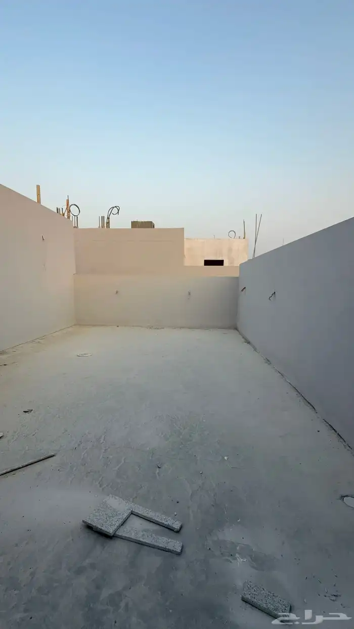 للبيع ملحق 5 غرف مع 3 سطح خاص بالشعله مرتب جدا 0