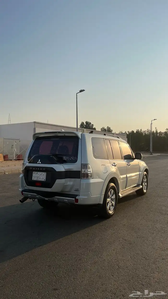 للبيع باجيرو 2017 نص فل نظيف اللون لولي 2