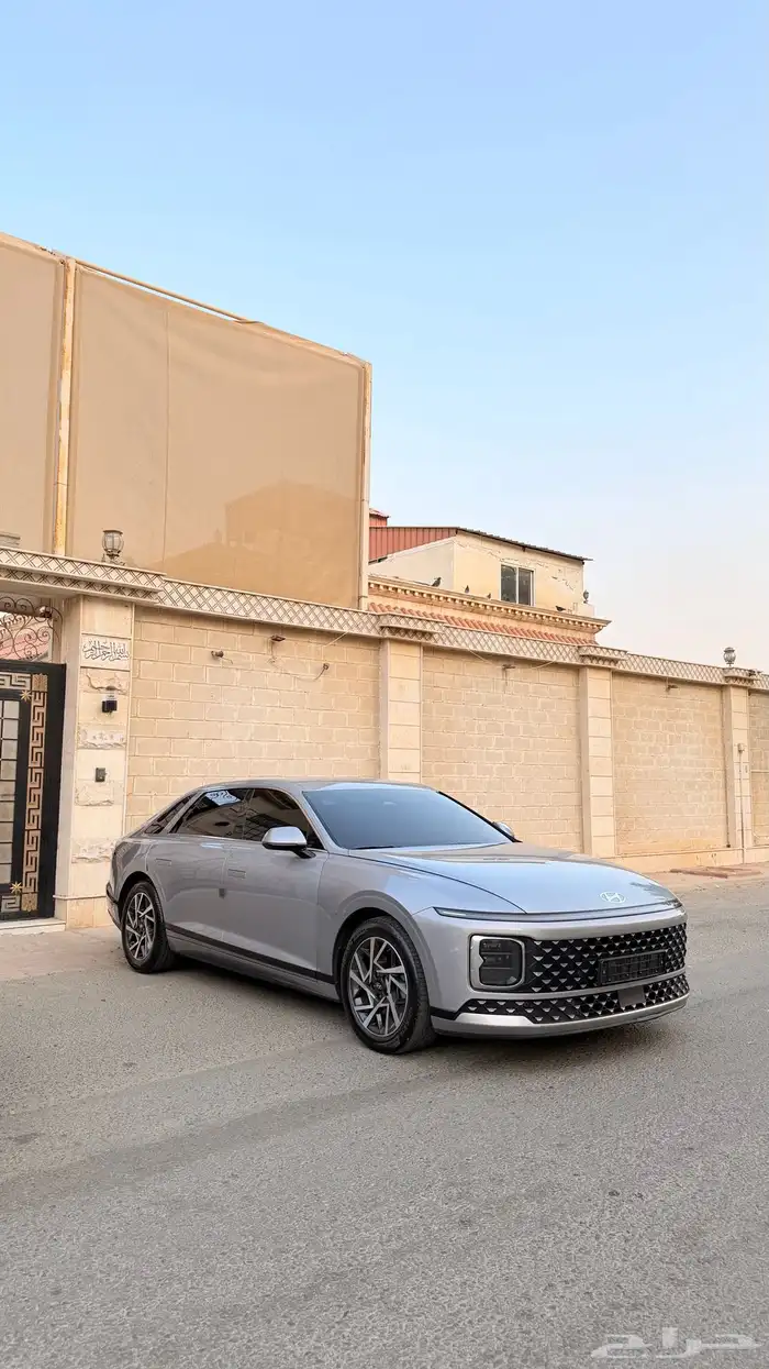 ازيرا 2023 ( بنزين 6V ) بحالة الوكالة 3