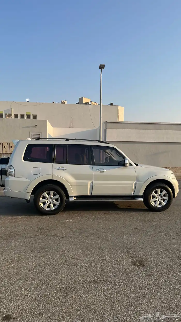 للبيع باجيرو 2017 نص فل نظيف اللون لولي 6