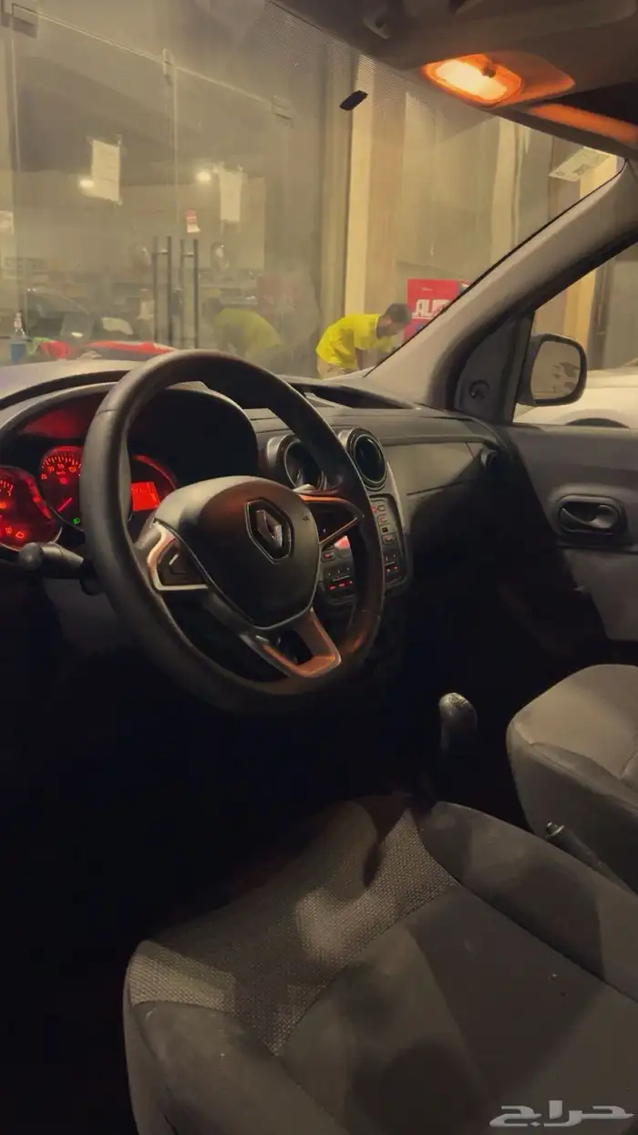 رينو دوكر للايجار الشهري 0