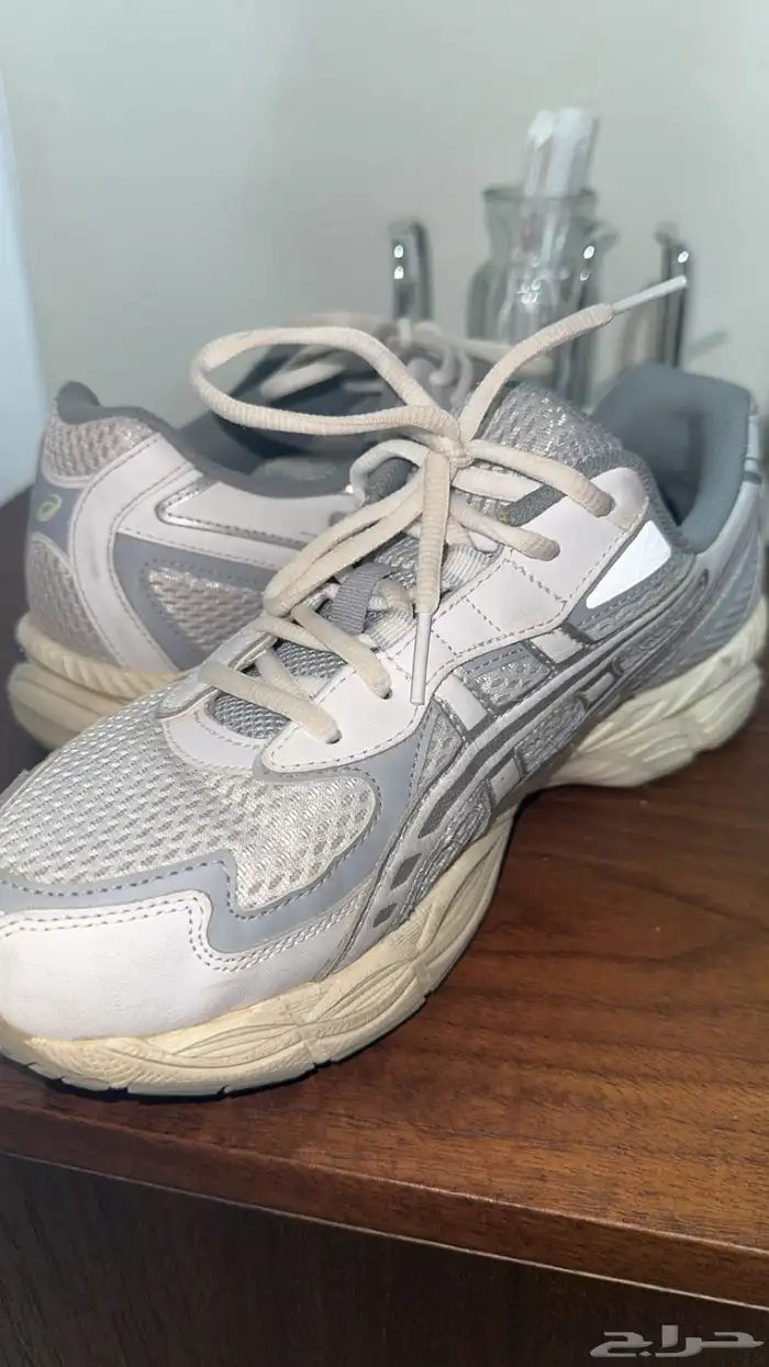 للبيع جزمه اسيكس شبه جديده استخدام اسبوع 0