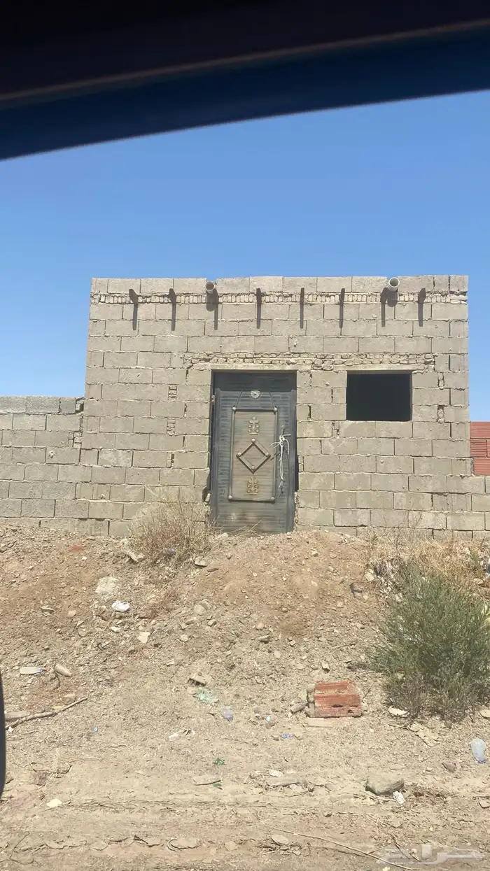 للإيجار حوش مساحه 1200متر عداد كهرب مستقل وغرفه صغير 3x3 4