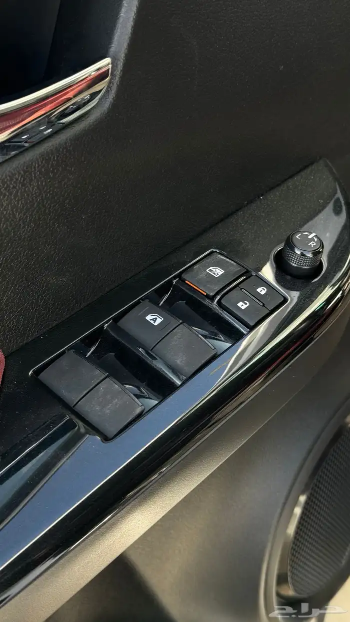 تويوتا هايلكس غمارتين GLX S دبل تماتيك مفتاح 2025 - 125.000 2